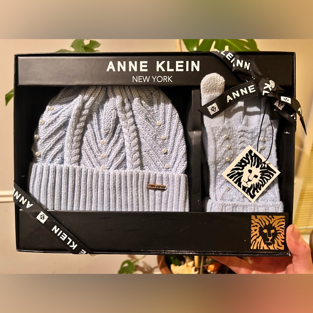 Anne Klein winter hat and gloves NEW in box. - Picture 1 of 3